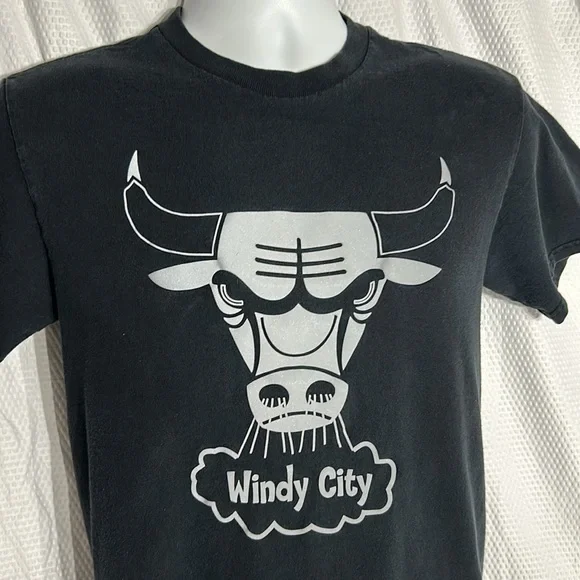 Chicago Bulls NBA Hardwood Classics Tshirt - Picture 2 of 6